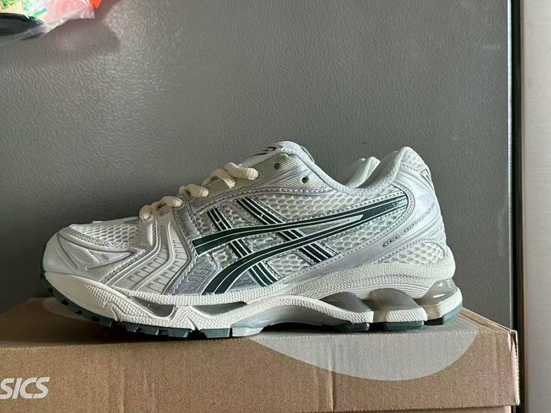 ASICS GEL-KAYANO 14 Sneakers