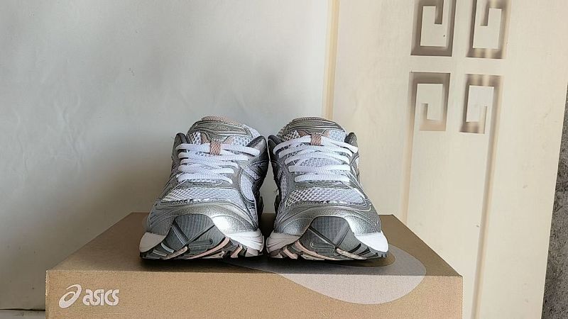 ASICS GEL-KAYANO 14 Sneakers