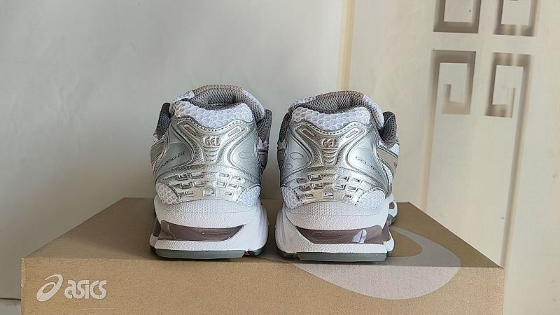 ASICS GEL-KAYANO 14 Sneakers