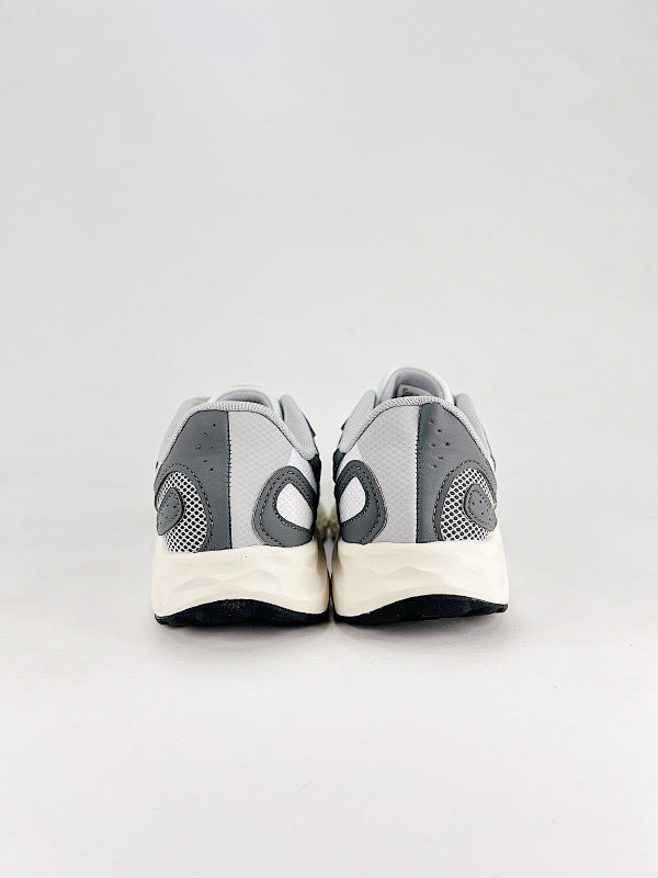 New Balance Fresh Foam v4 Sneakers