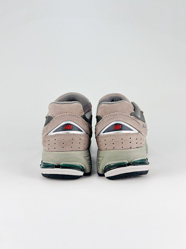 New Balance 2002R Sneakers